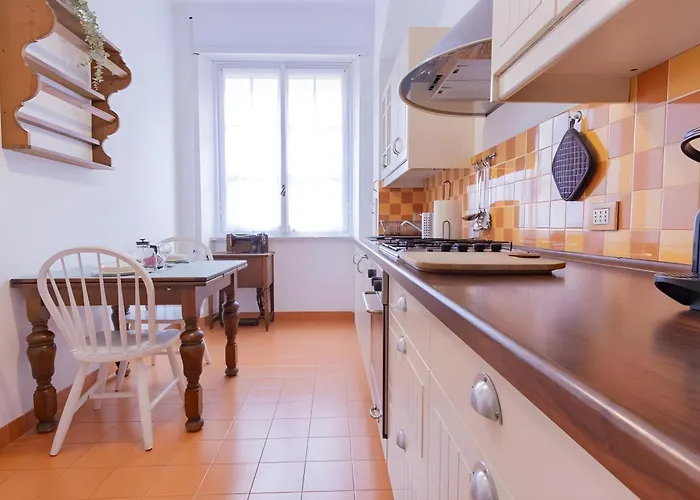 Elegantis Solinda With Private Terrace - Steps From Metro, Tram & Bus To Rome's Historic Center * Rom