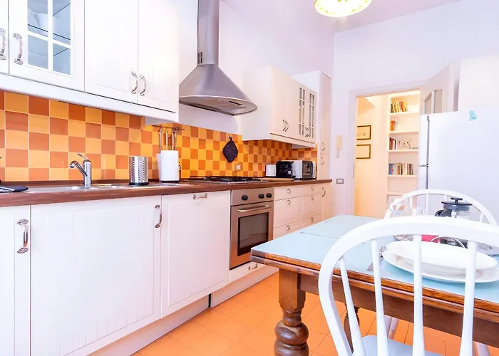 Elegantis Solinda With Private Terrace - Steps From Metro, Tram & Bus To Rome's Historic Center Rom