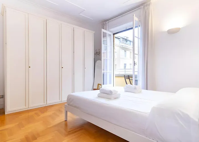 Elegantis Solinda With Private Terrace - Steps From Metro, Tram & Bus To Rome's Historic Center Apartment Rom