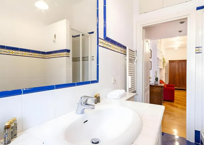 Elegantis Solinda With Private Terrace - Steps From Metro, Tram & Bus To Rome's Historic Center Apartment *