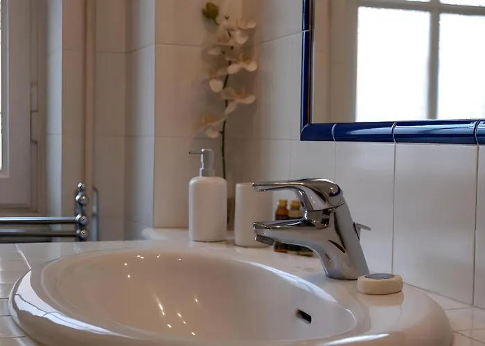 Elegantis Solinda With Private Terrace - Steps From Metro, Tram & Bus To Rome's Historic Center * Rom